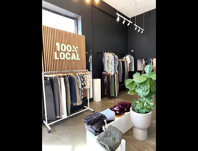 Business property to rent in GARDENS